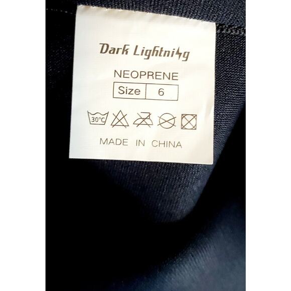 Dark Lightning Red Black Short Wet Suit Neoprene Youth size 6 - Picture 5 of 5